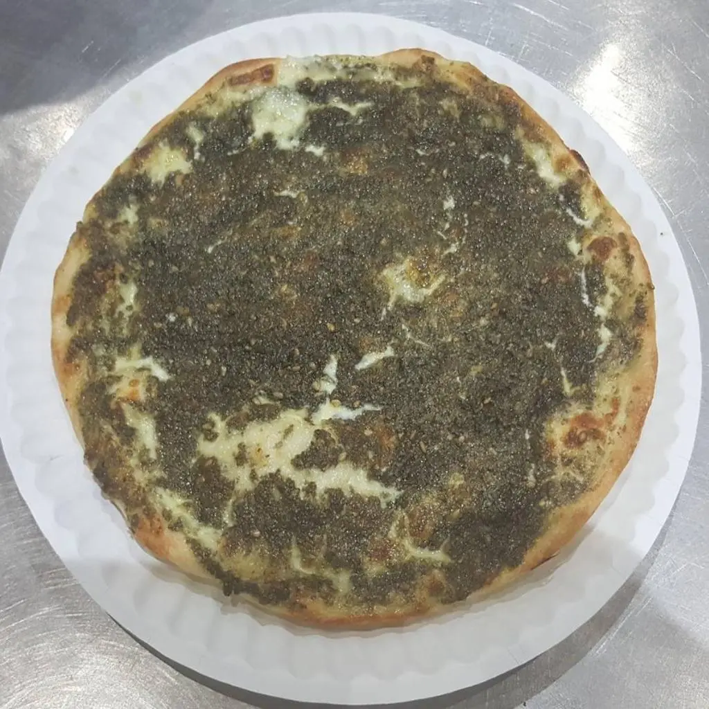 فطيرة لبنة بالزعتر